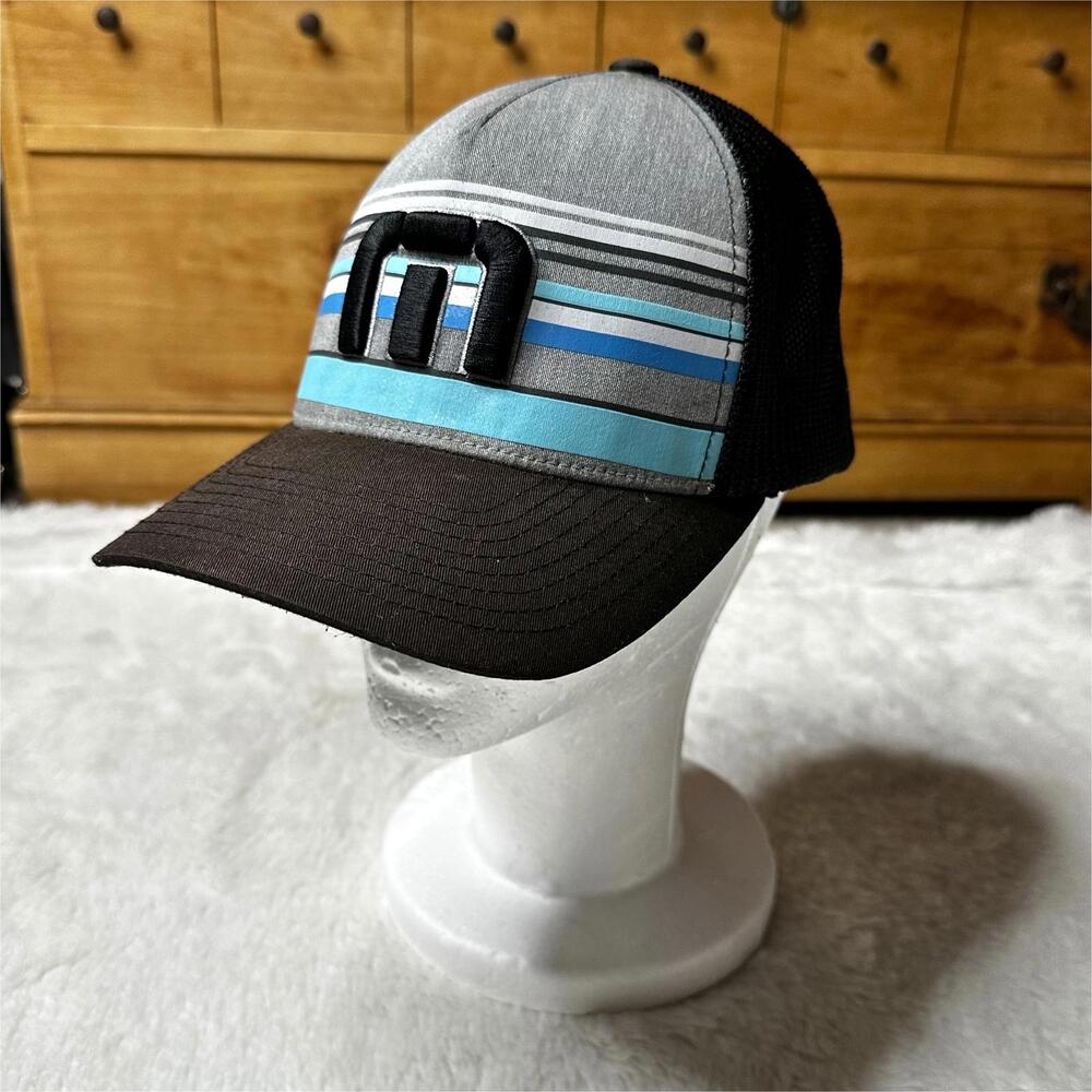 Travis Mathew Fitted Hat Cap Black Men’s Size S-M Flexfit